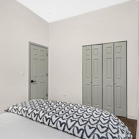 Apartament Modern 4Br Just A Block From Cta Pink Line With Pool Table Free Parking Chicago Zewnętrze zdjęcie