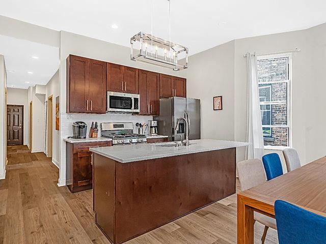 Apartament Modern 4Br Just A Block From Cta Pink Line With Pool Table Free Parking Chicago Zewnętrze zdjęcie